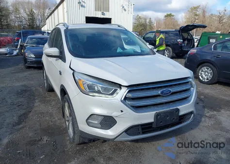2017 Ford Escape Titanium из США, поврежденный, VIN 1FMCU9JD8HUC58242